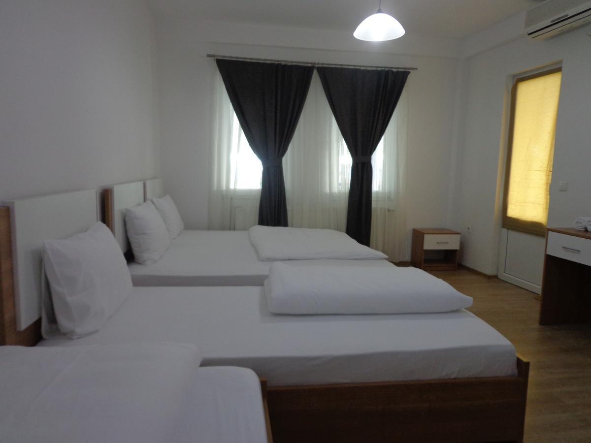 Hotel Rio Pristina Exterior foto